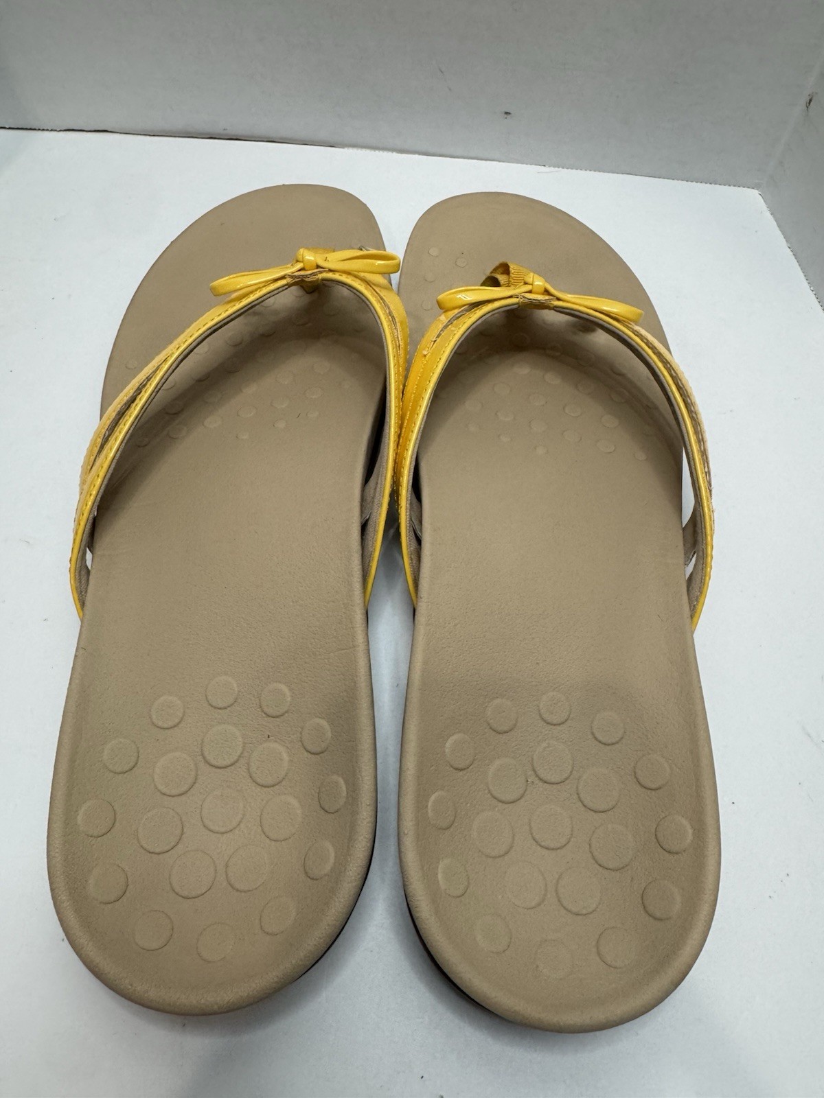 Vionic Bella II Yellow Patent Toe-Post Slip On Sandals Size 11 Bow Slide Comfy