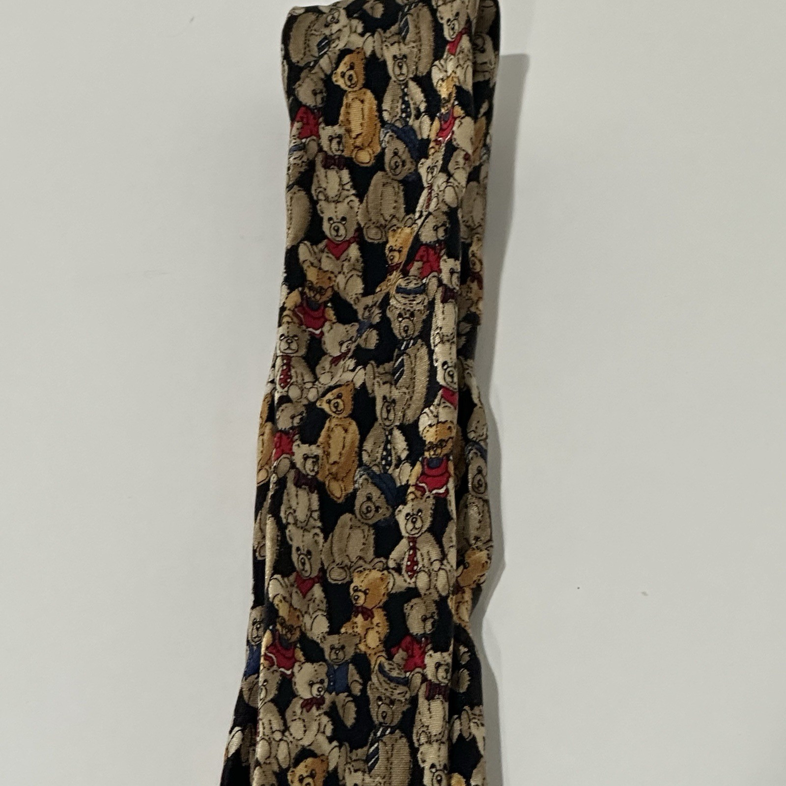 Museum Artifacts Tie Necktie Teddy Bear 100 Year Anniv. 2002 Approx. 59″ x 3.75″