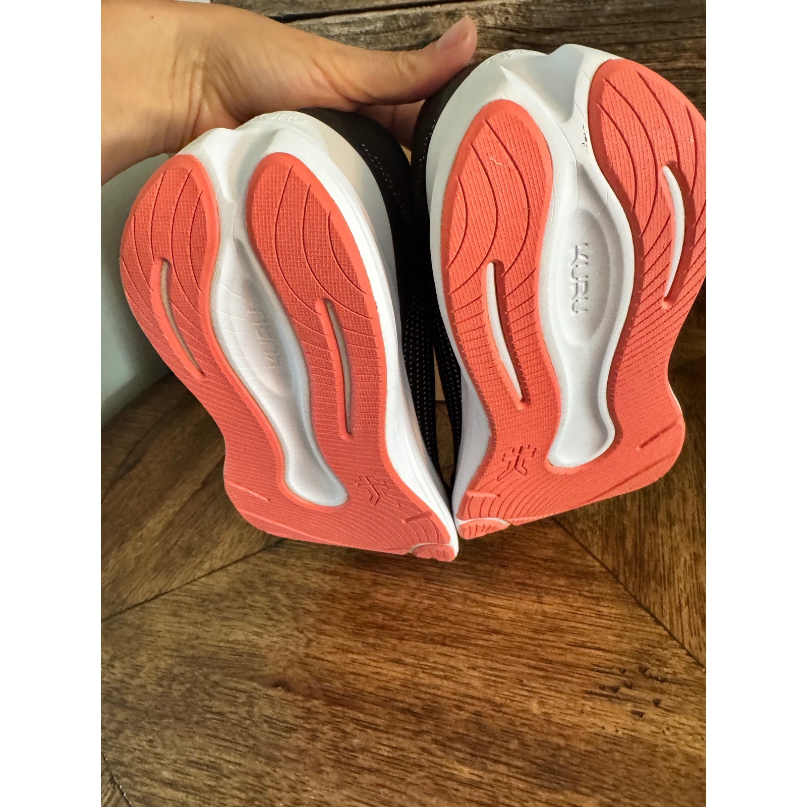 Kuru Atom 2 Slip-On Sneakers Womens 9 Jet Black Dark Coral Athletic Shoes