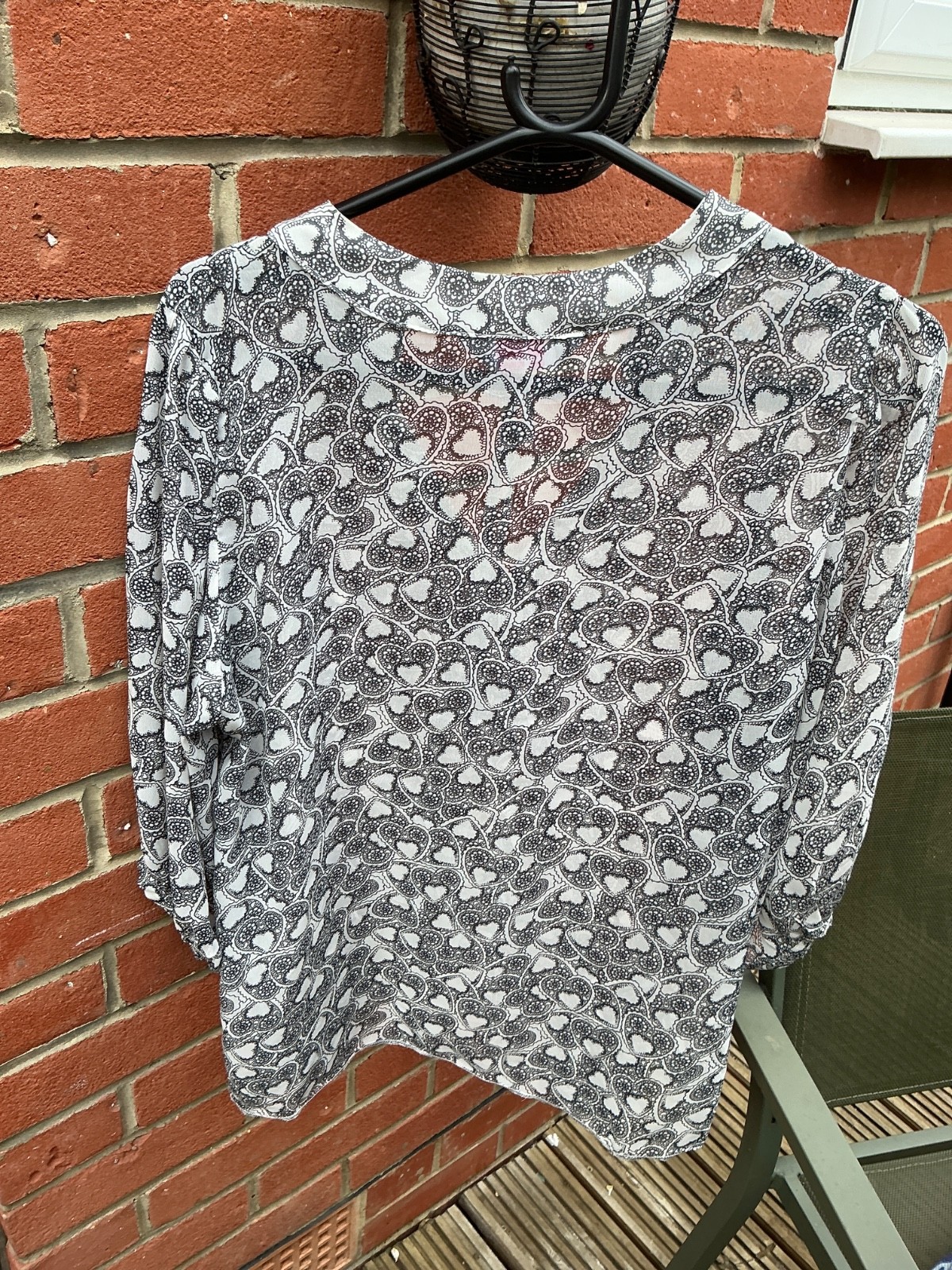 Dorothy Perkins black and white thin top size 16