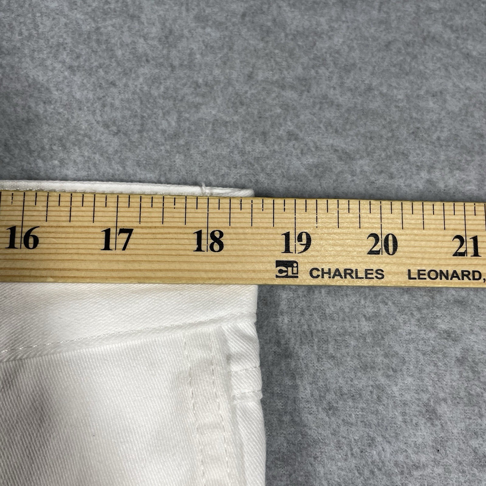 Wrangler Carpenter loop painter Jeans Men’s (fits 37×33) white straight solid