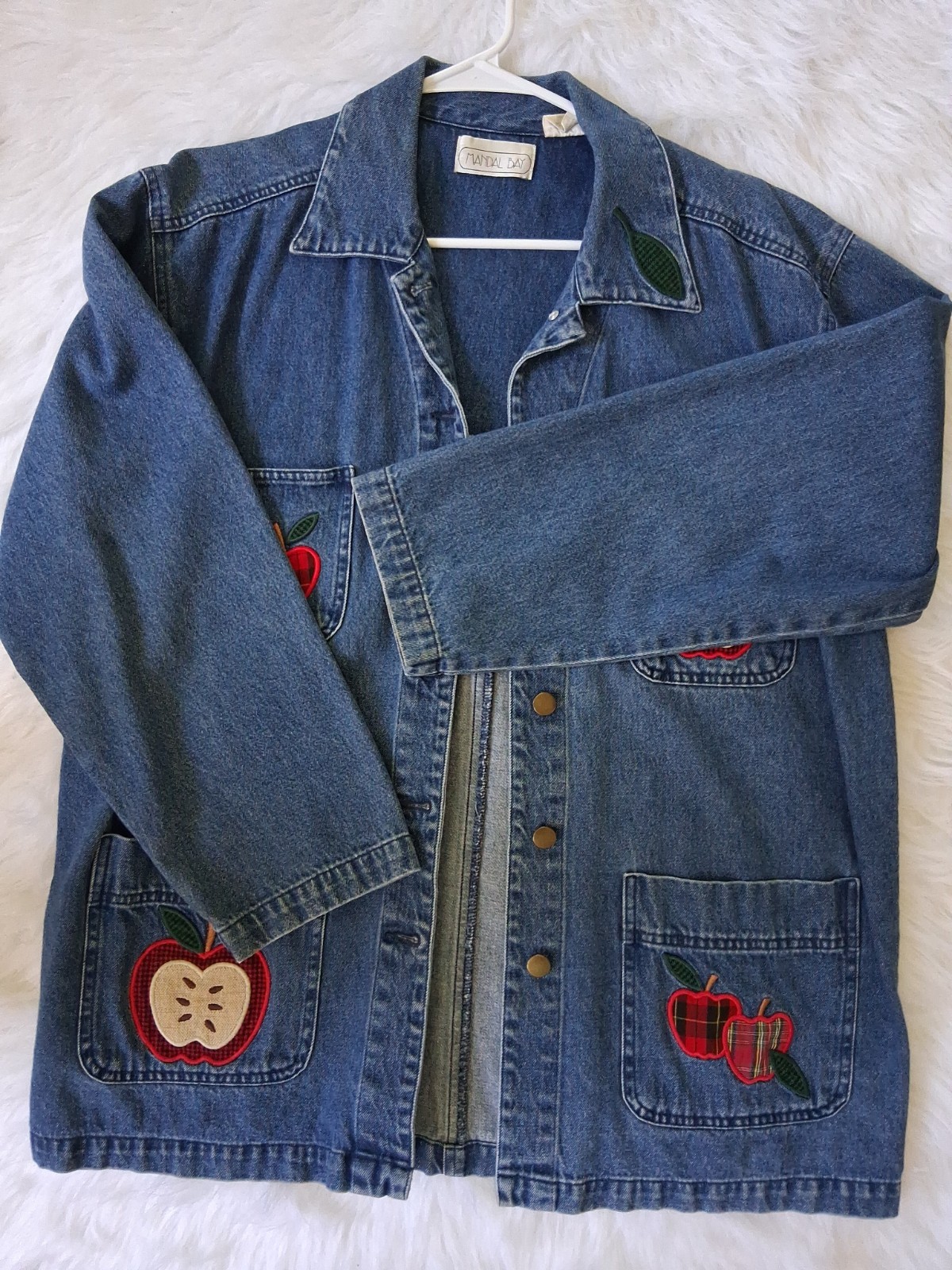 Vintage Mandal Bay Jean Jacket With Embroidered Apples. 100%. Woman’s XL.