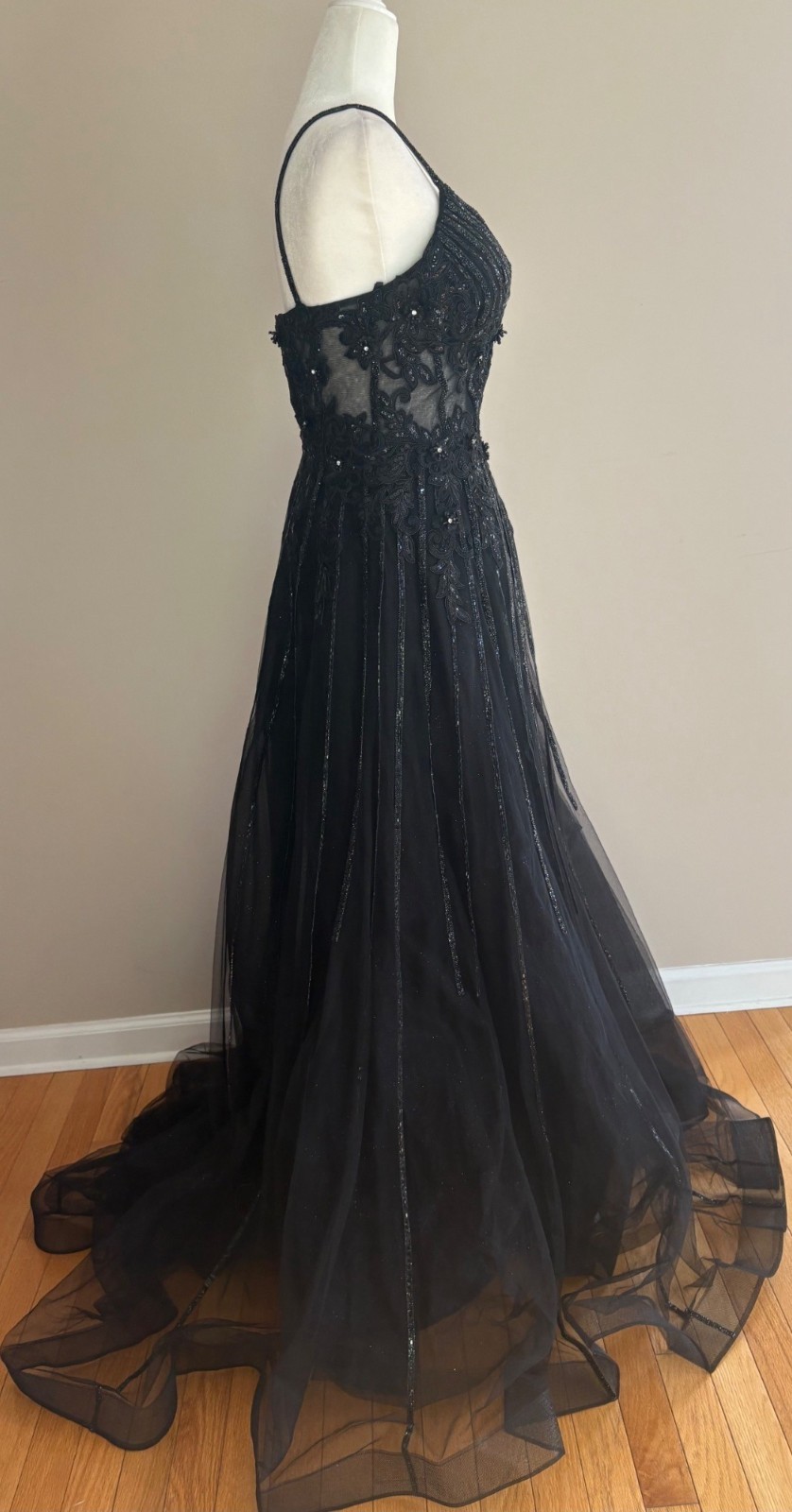 Ladivine by Cinderella Divine NWT CD994 Black Beaded Illusion Tulle Gown Size 4