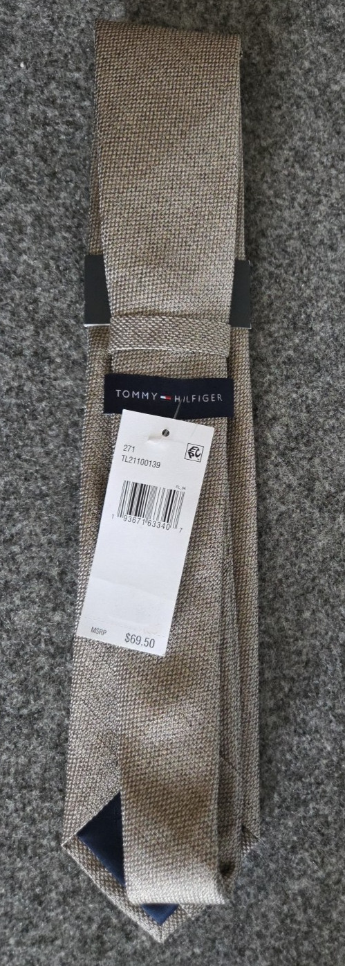 Tommy Hilfiger Men’s Magnus Solid Tie Taupe 3-1/8″ Polyester, silk Imported NWT