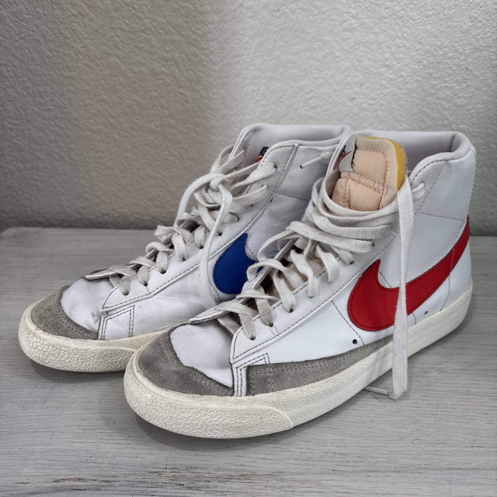 Nike Blazer Mid ’77 Vintage High Top Sneakers White Red Blue Mens Size 8 Shoes