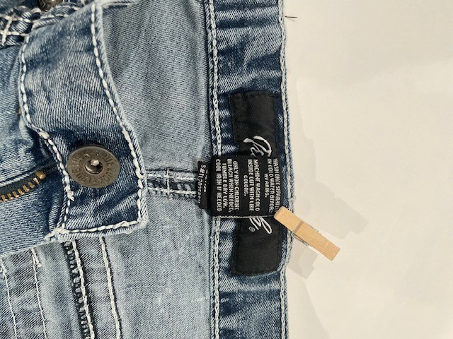 True Luck Men’s Blue Jeans Size 32×32 Medium Wash Stretch Denim Embroidered Flap