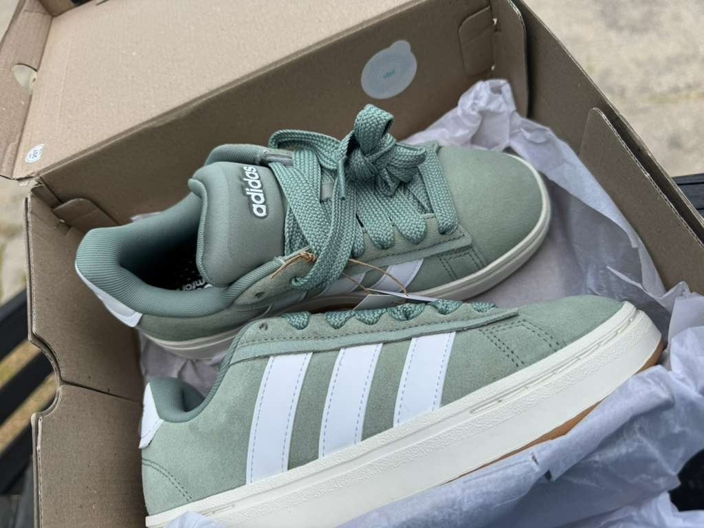 adidas Grand Court Alpha 00s Green/White Suede Low Top Kids 6.5 (EU 38) JR3143