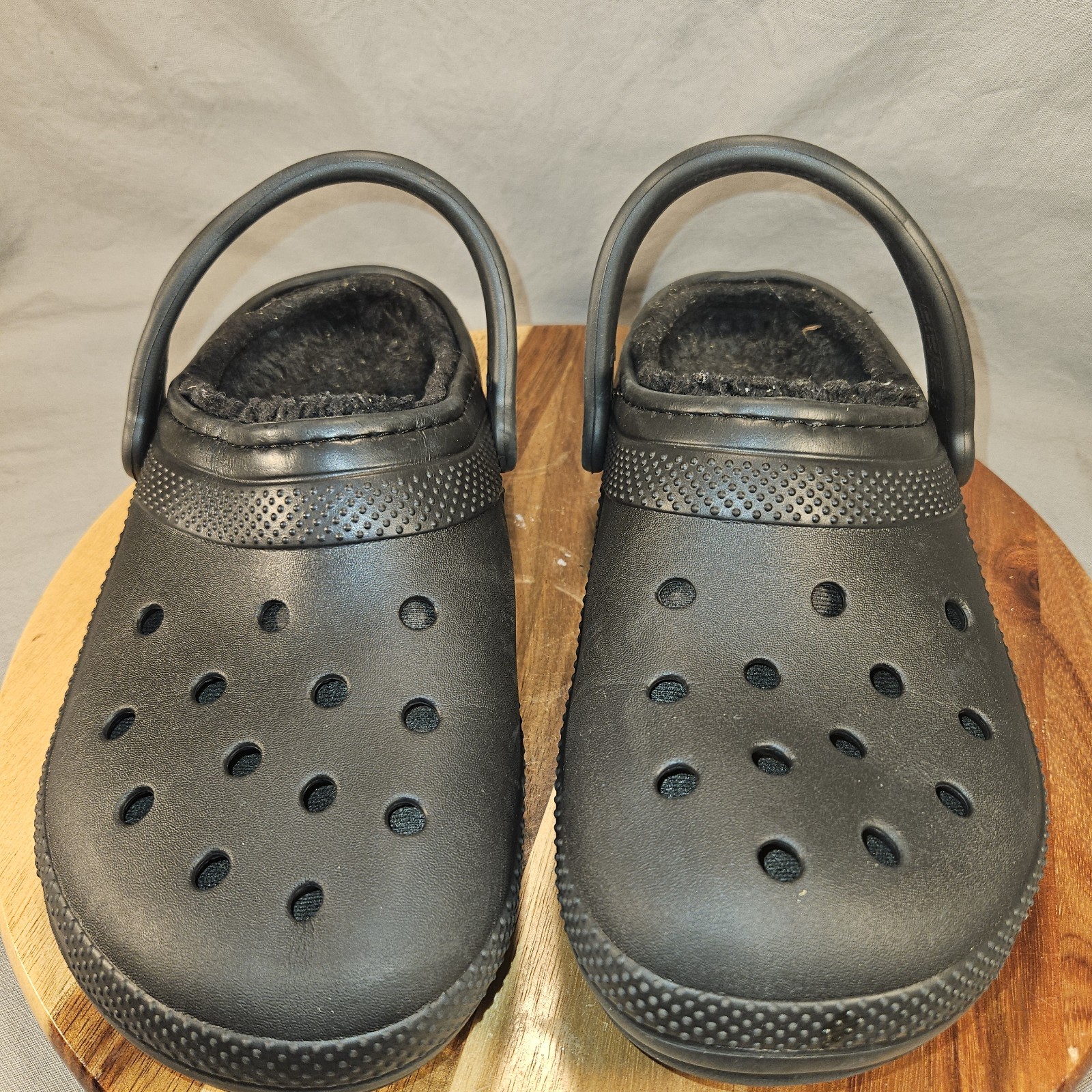 Crocs Mens 7M Womens 9M Baya Black Fuzzy Fur Lined Slip On Clog Mule Sandals