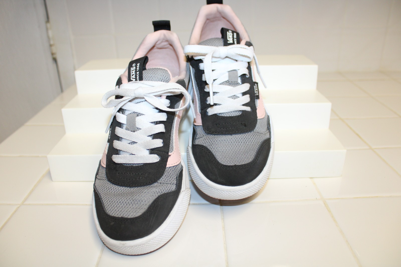 Vans® Off the Wall™ Pink & Gray Women’s Lace-Up Comfort Sneakers – Size 6