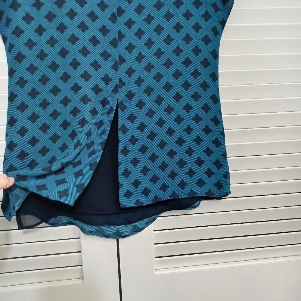 Cabi Teal Black Geometric Split Back Layered Blouse XS Short Sleeve Round Neck