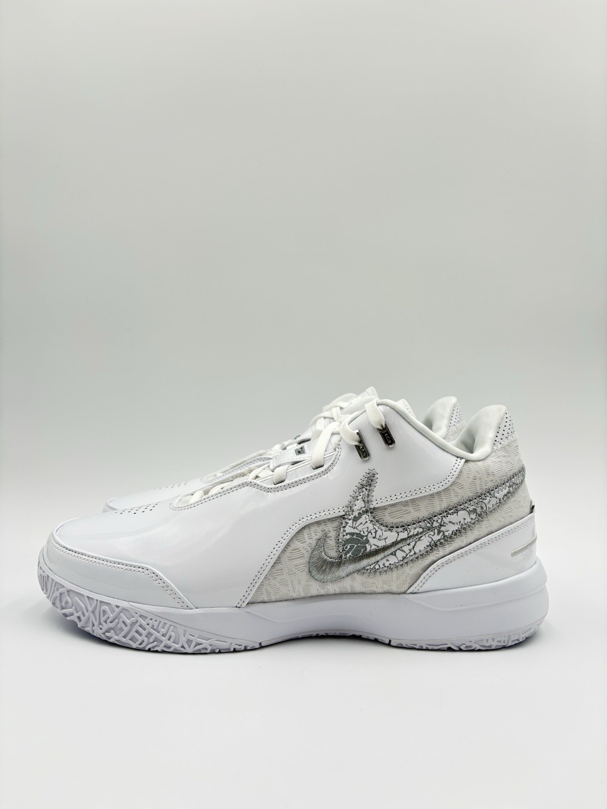 Nike Men’s ZM Lebron Nxxt Gen Ampd Size 10.5 White |FJ1566 102|