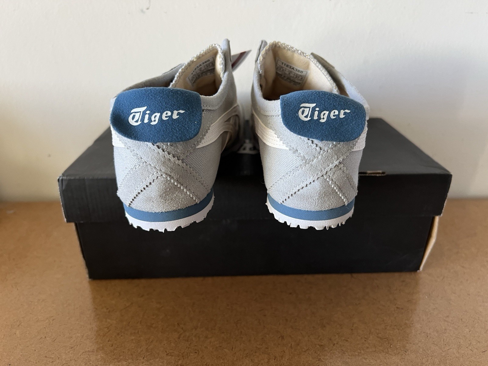 Onitsuka Tiger MEXICO 66 SLIP-ON Mid Grey/ White 1183A360 020 Sz 6.5 Women NWB