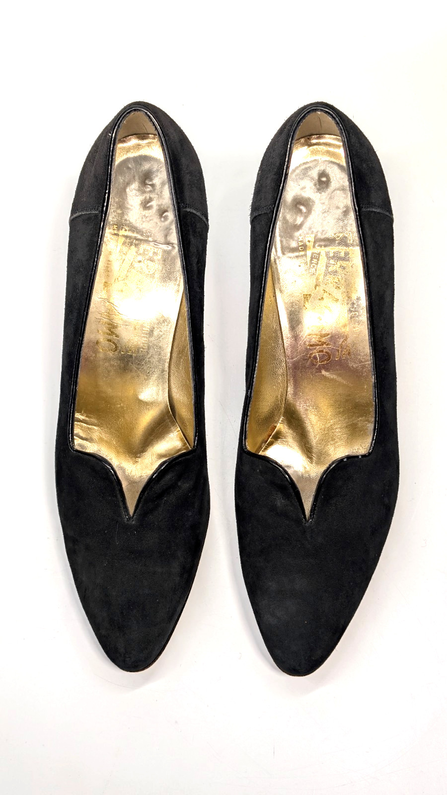 Salvatore Ferragamo 1990’s “Baronessa” Black Suede V-Neck Pumps Heels Size 7AAA