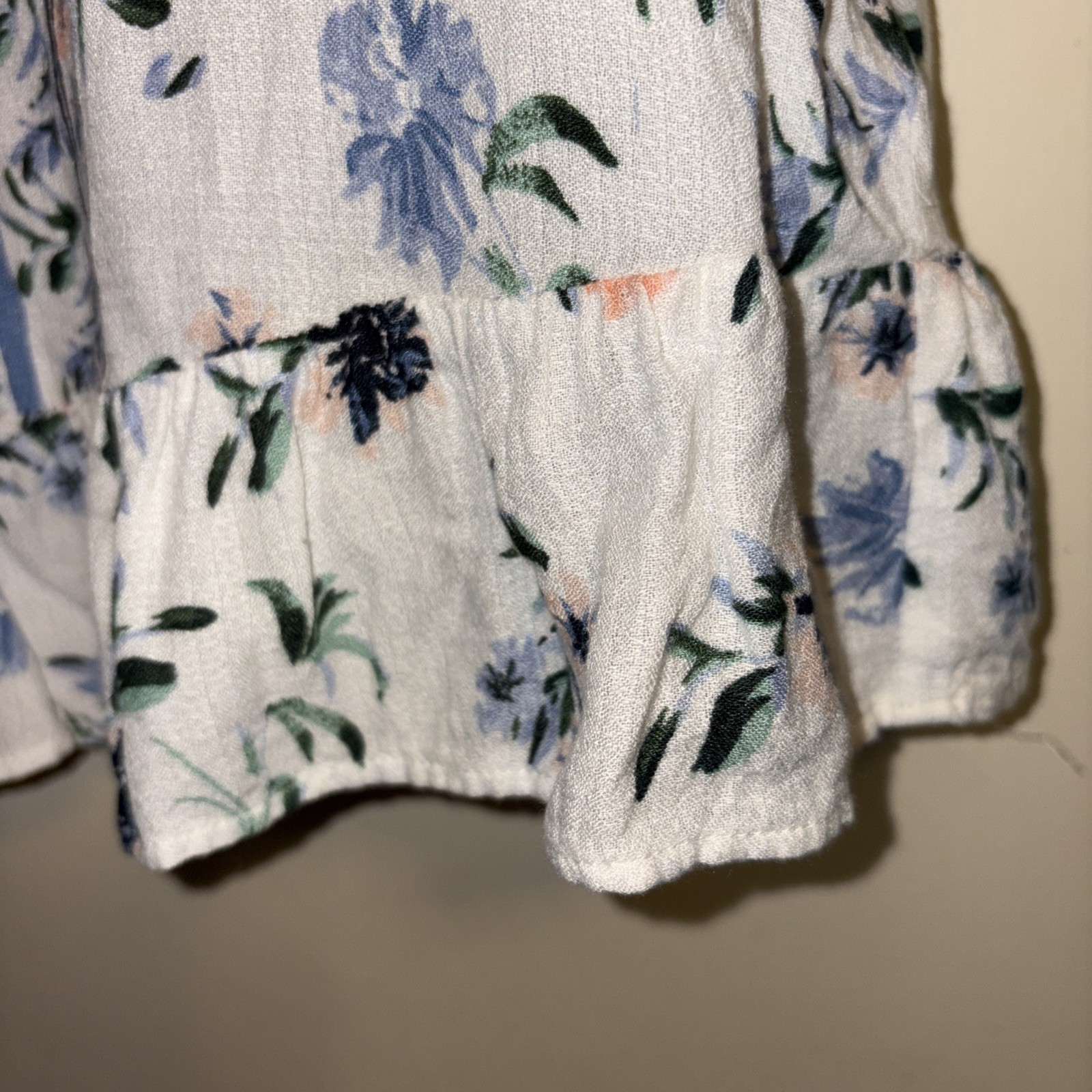 Ladies Lucky Brand Small Short Sleeve Multi Colored Vneck Blouse