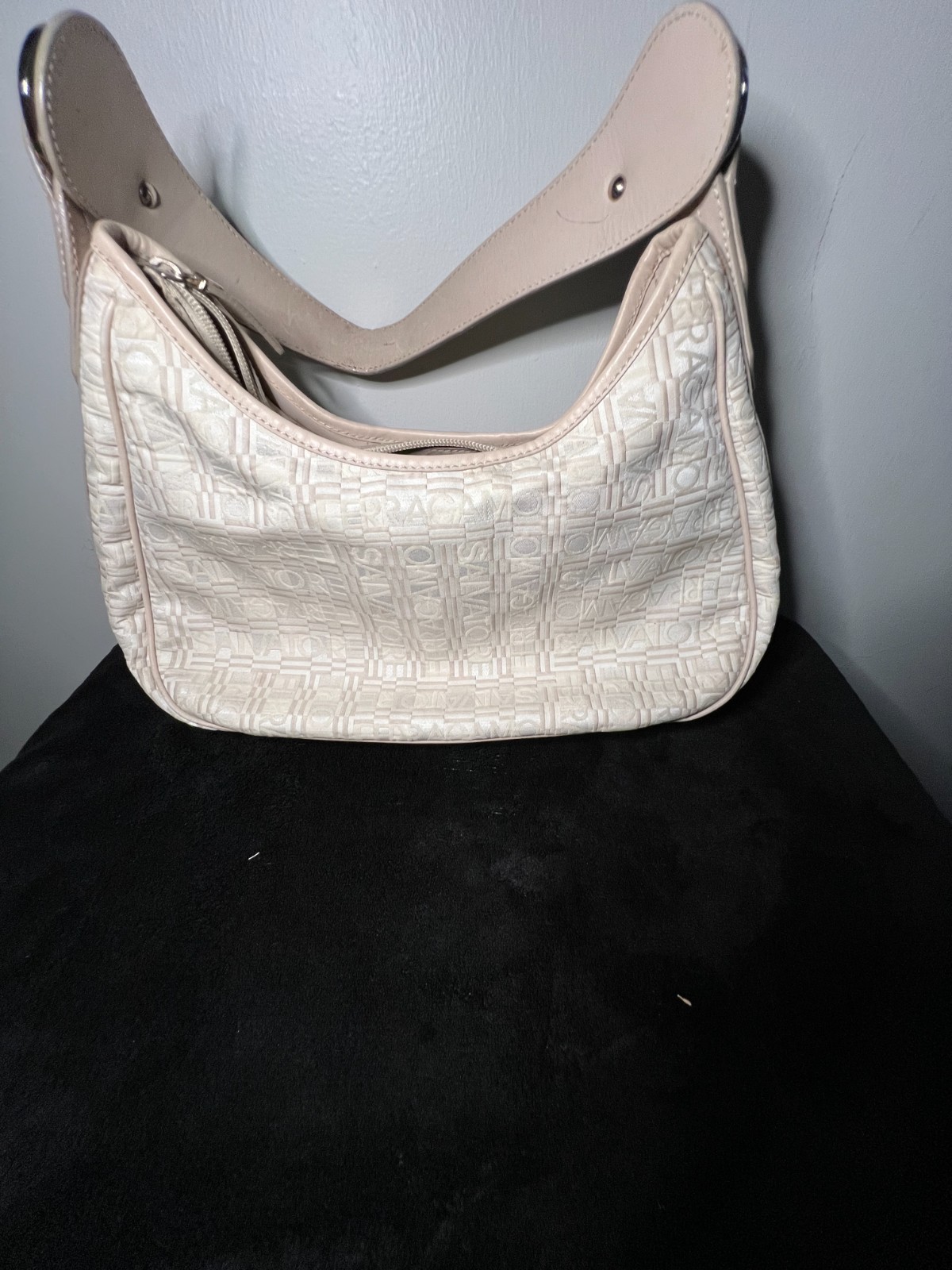 Authentic Salvatore Ferragamo Gancini Ivory Jacquard Hobo Shoulder Bag Italy