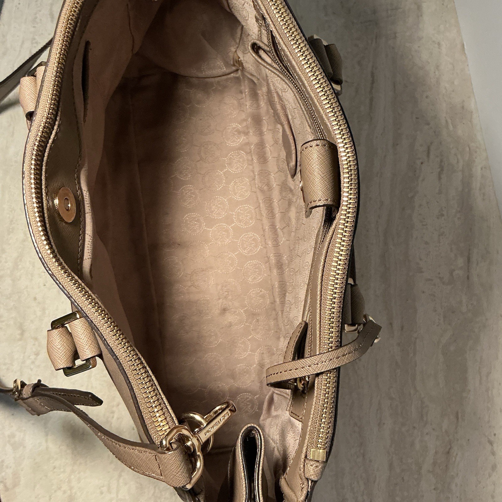 Michael Kors Savannah Large Saffiano Leather Satchel Taupe Crossbody Bag 14”
