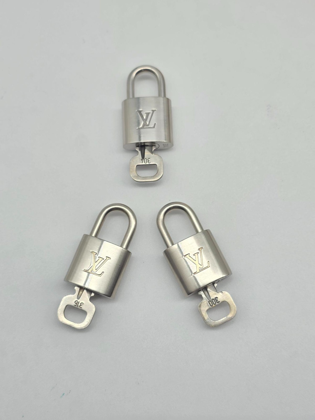 Authentic 1 Louis Vuitton Silver Padlock Lock & 1 Key LV Bag Luggage Accessory