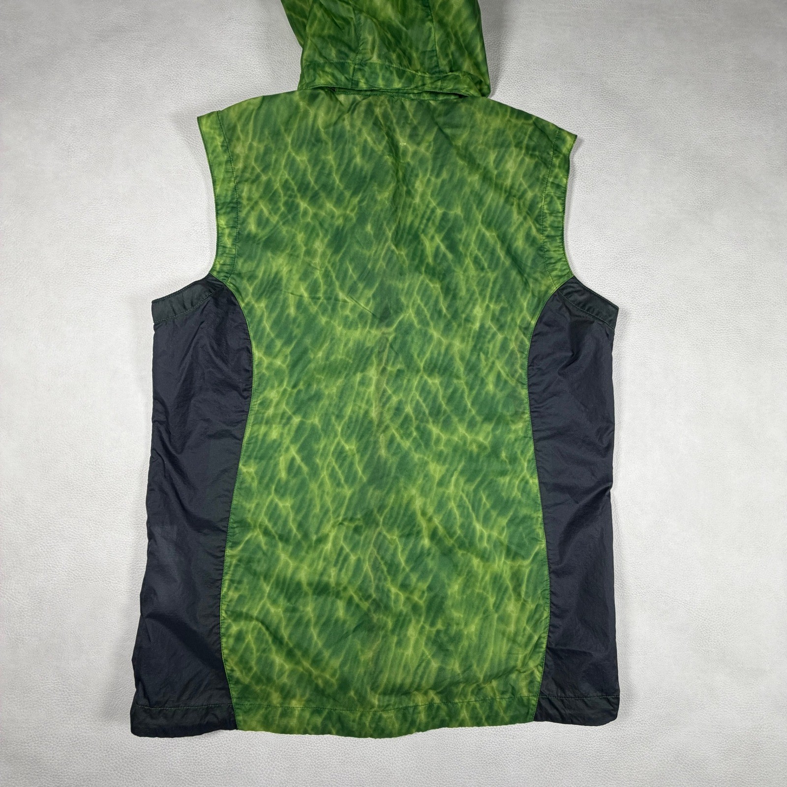 Mountain Hardwear Ghost Lite Hooded Vest Mens Medium Green Ripstop Windbreaker