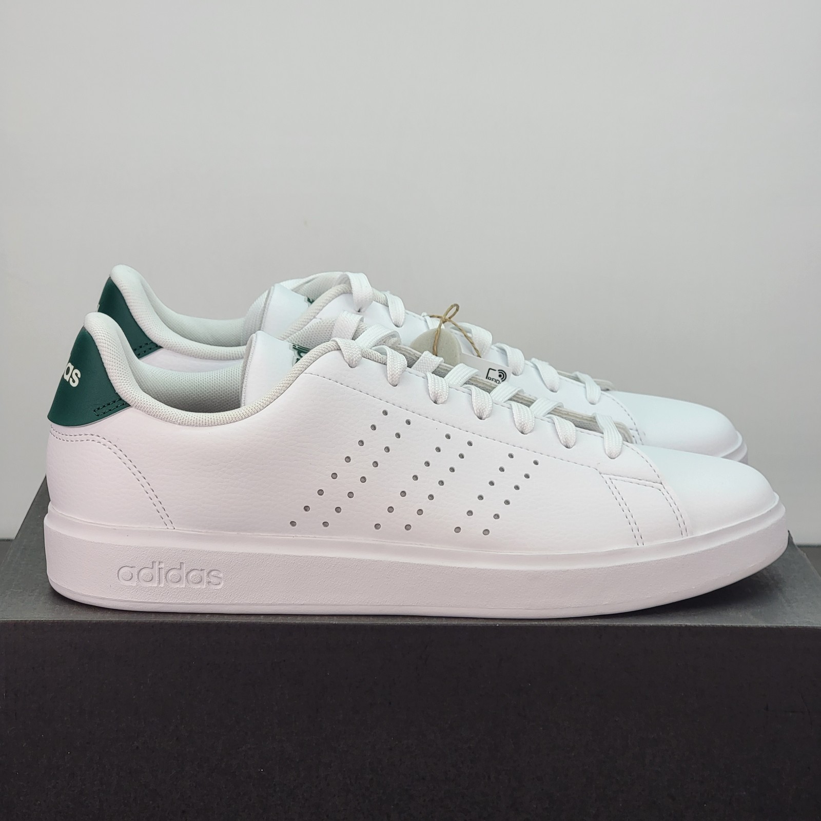 Adidas Advantage Men’s Size 9.5 Athletic Shoes White Green Casual Sneakers