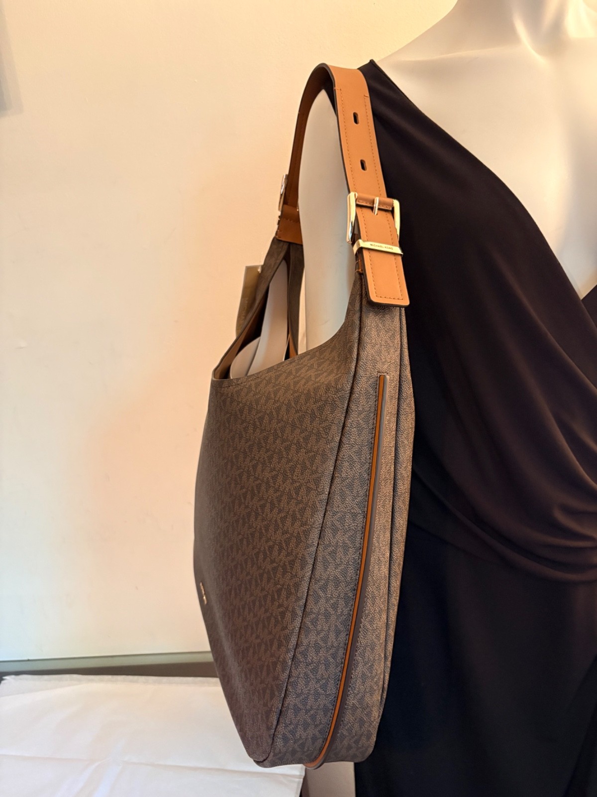 $398 Michael Kors Authentic Nolita Large Hobo New Handbag