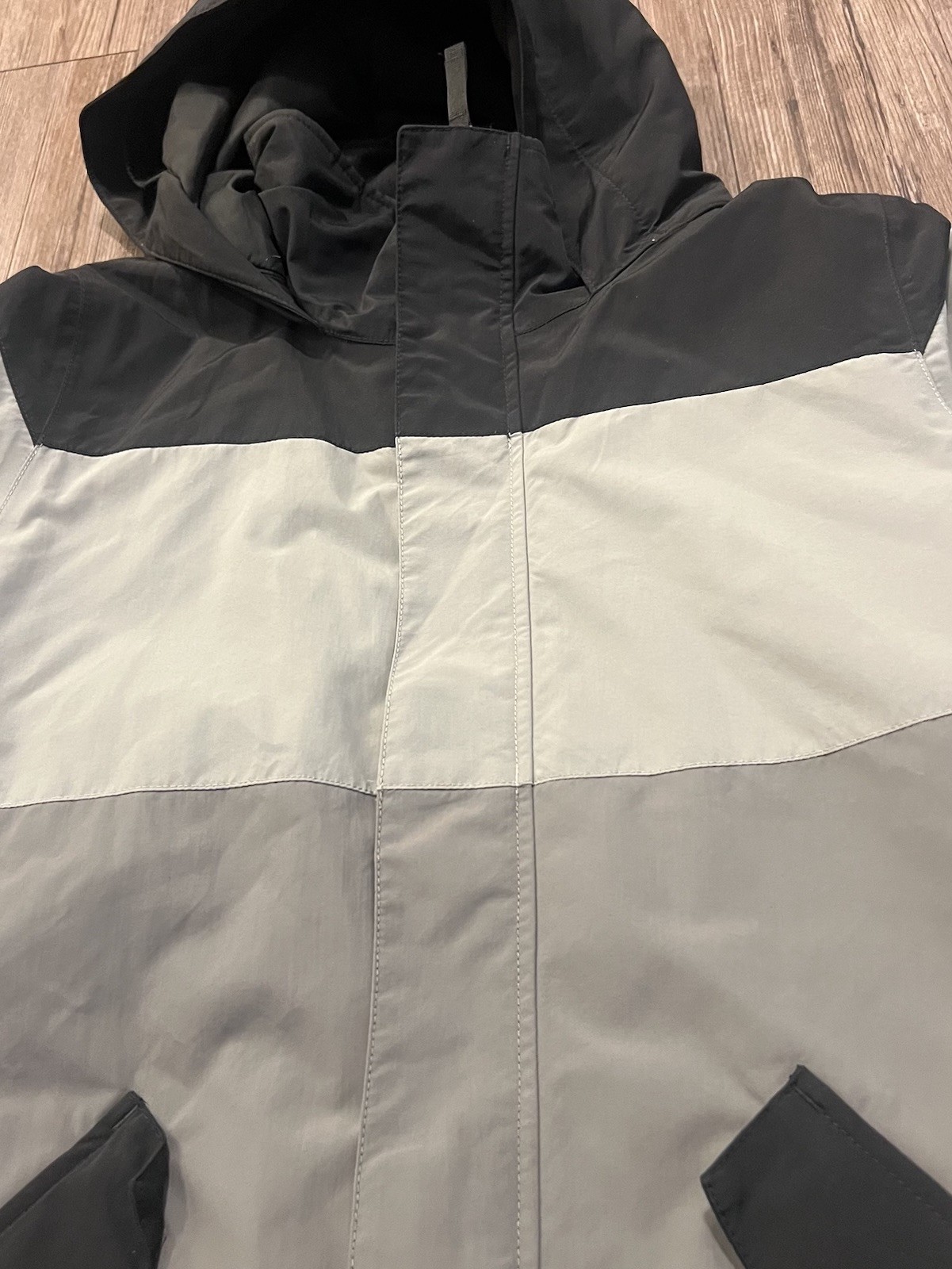Burton Men’s XL Hooded Snow Ski Jacket Gray Black Insulated Winter Coat