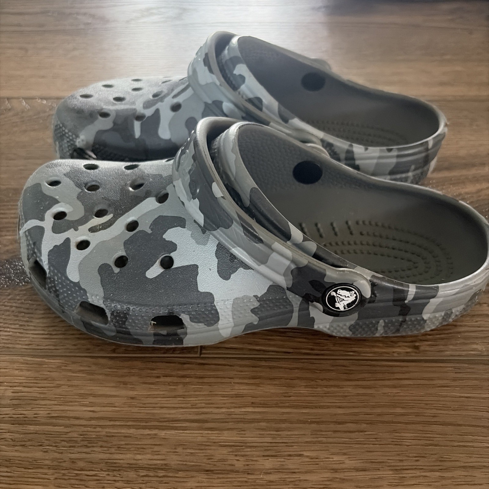 Pre Owned Crocs Black Camo Men’s 4 Woman’s 6 Excellent Condition