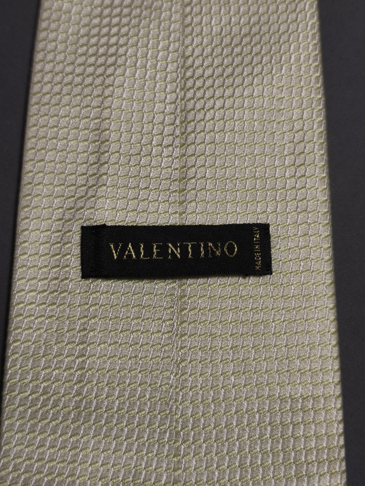 Valentino – Solid Yellow Honeycomb Silk Tie Made in Italy