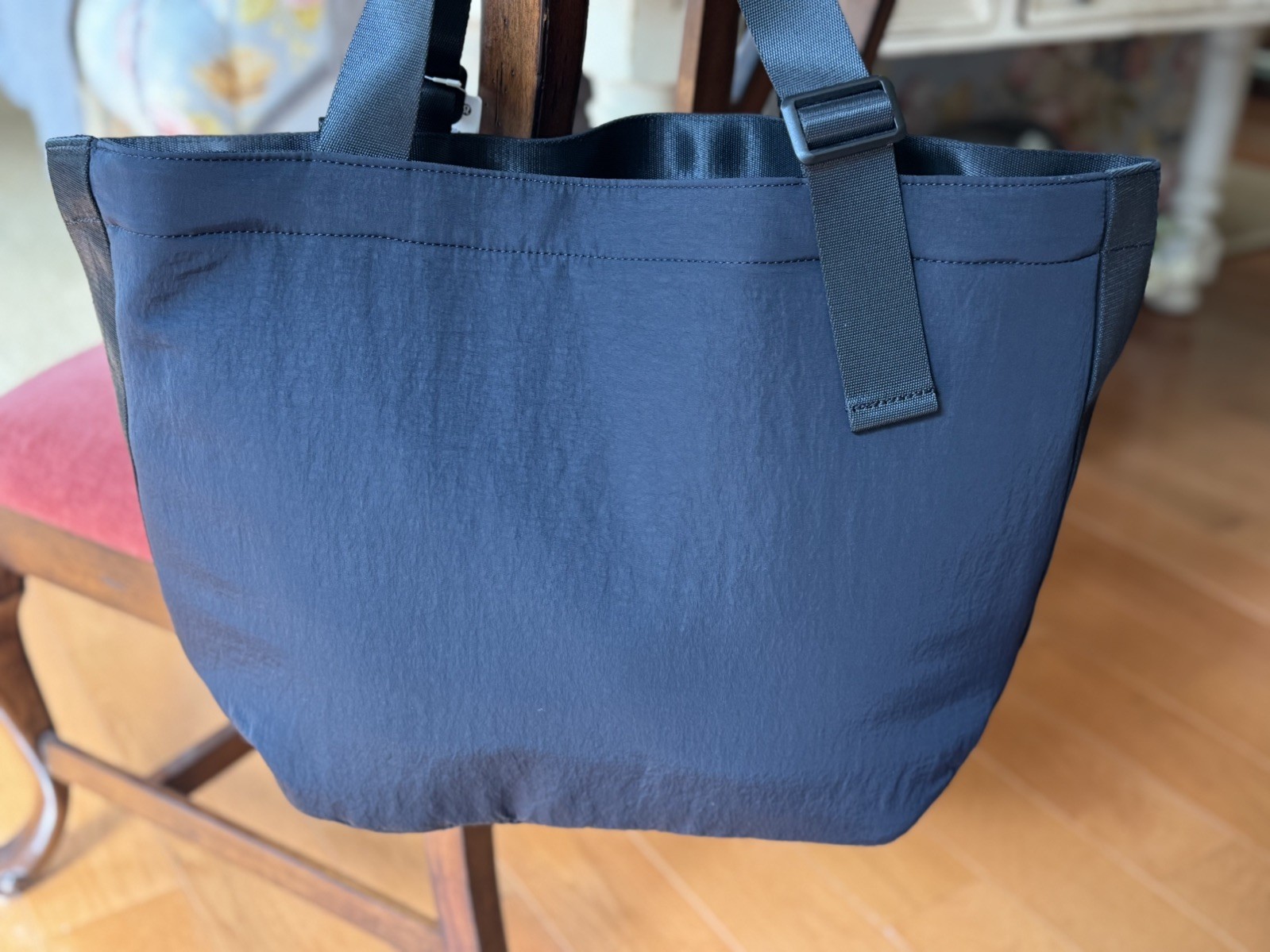 Lululemon Clean Lines Tote Bag Large Black Adjustable Strap Travel Gym NWT