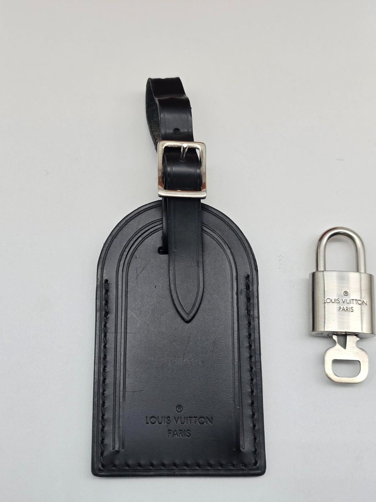 Authentic Louis Vuitton Black Luggage Tag Silver LV Padlock Key & Box