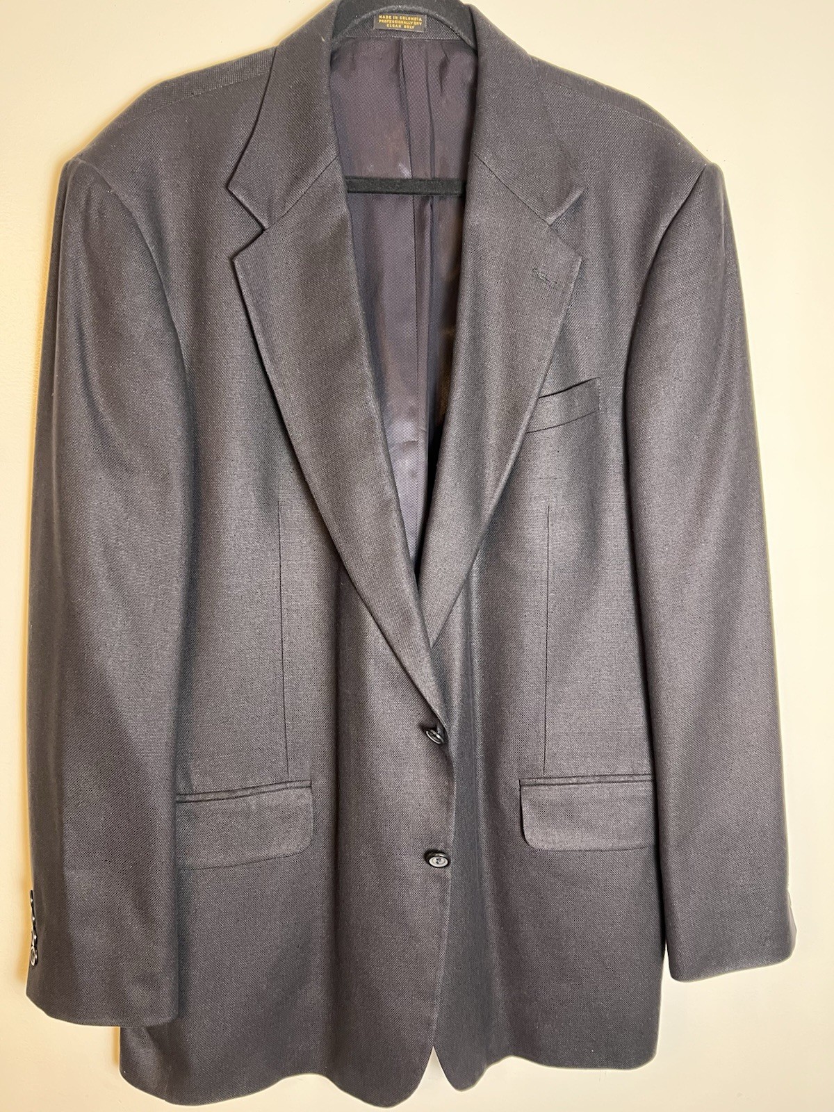 Oscar de la Renta Mens 100% Silk Black Blazer, Made In Columbia. Size 44L
