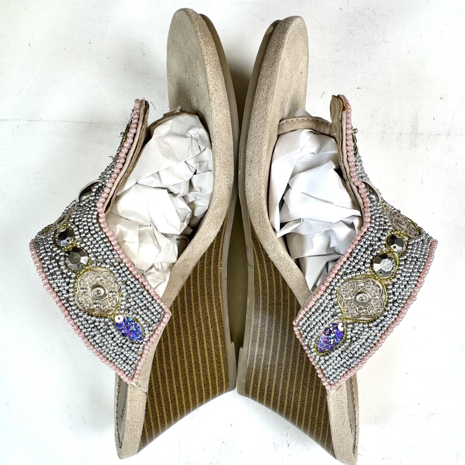 Mountain Sole Lee Shoes Womens Size 8 Beige Beaded Boho Wedge Thong Sandals