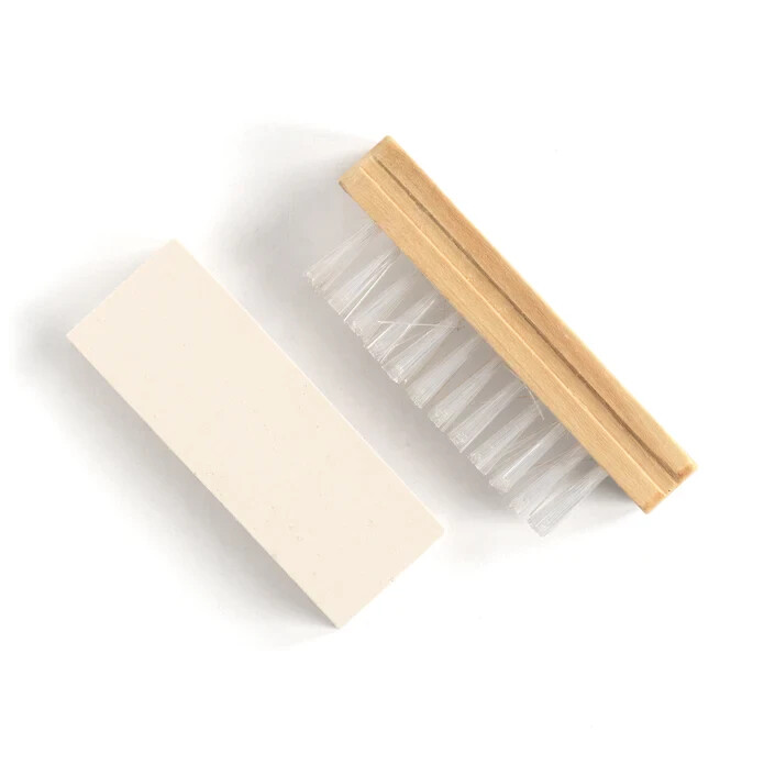 Four Seasons Suede & Nubuck Cleaner Care Kit Nylon Brush & Gum Bar (1.3oz)