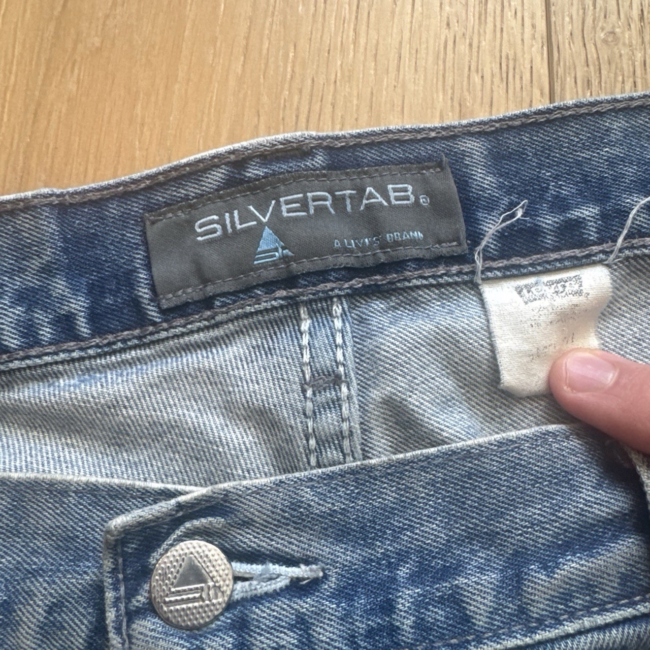 Levi’s Silvertab Men’s Blue Denim Jeans Relaxed Straight Mid Rise Distressed