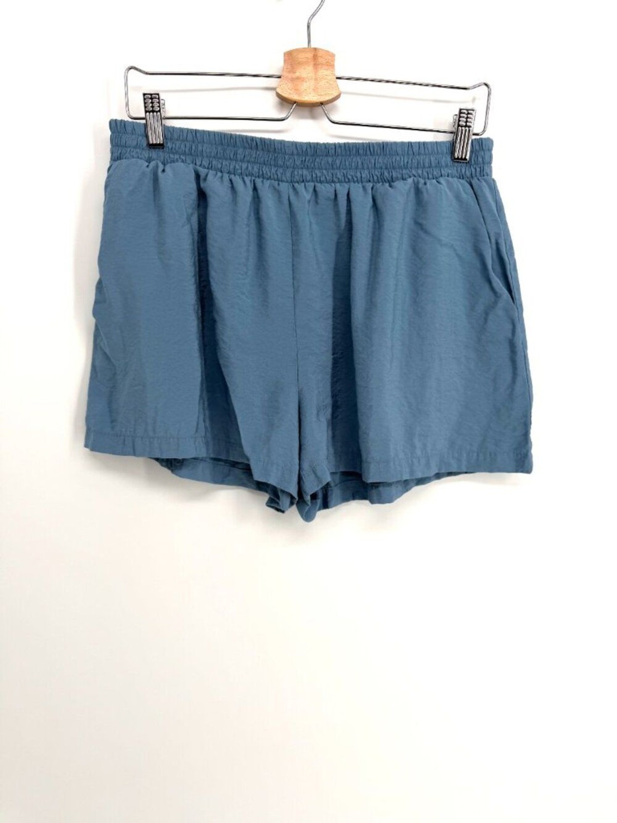Van Winkle & Co Blue Flowy Pull-On Shorts — Size L
