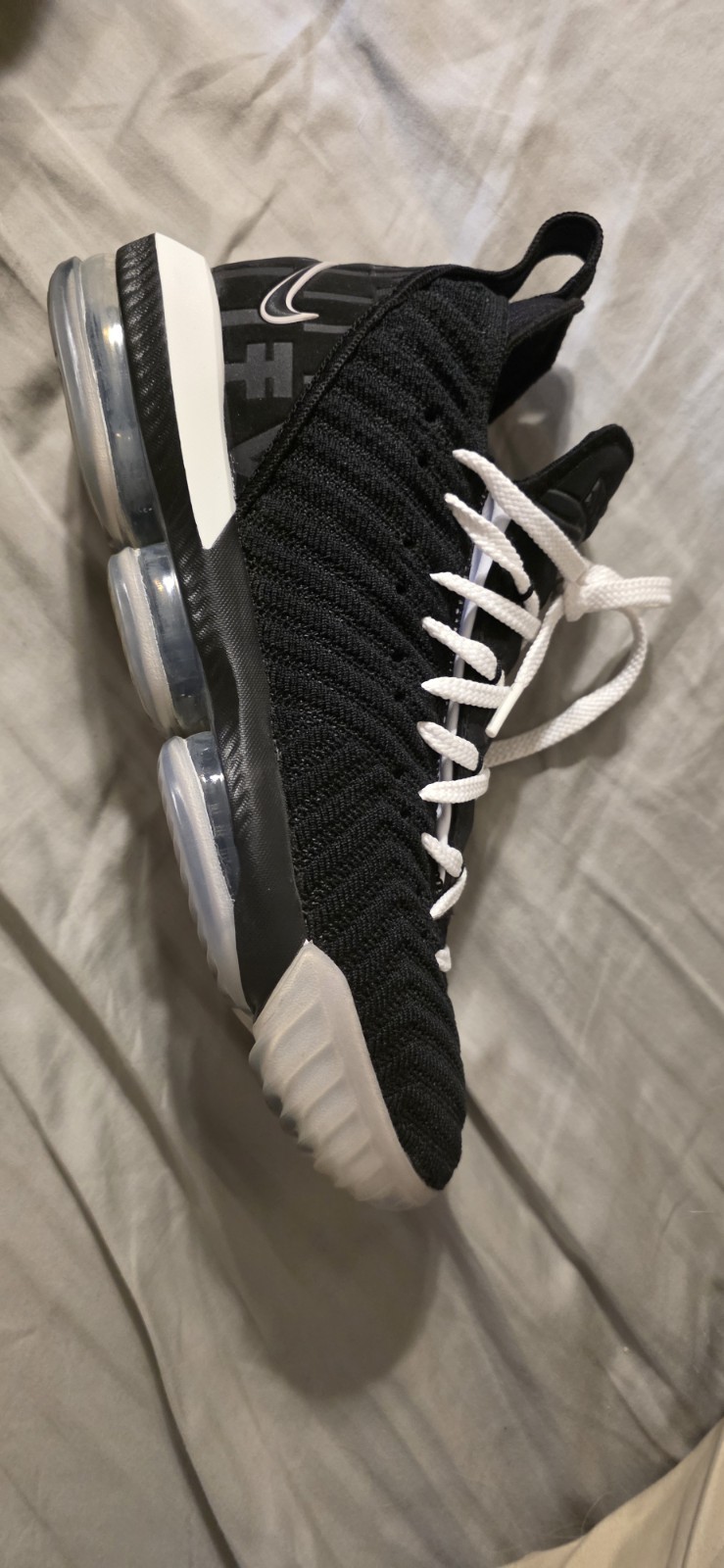 Nike LeBron 16 Equality Mismatched Black/White Low Top Lace-Up *Not In Org Box