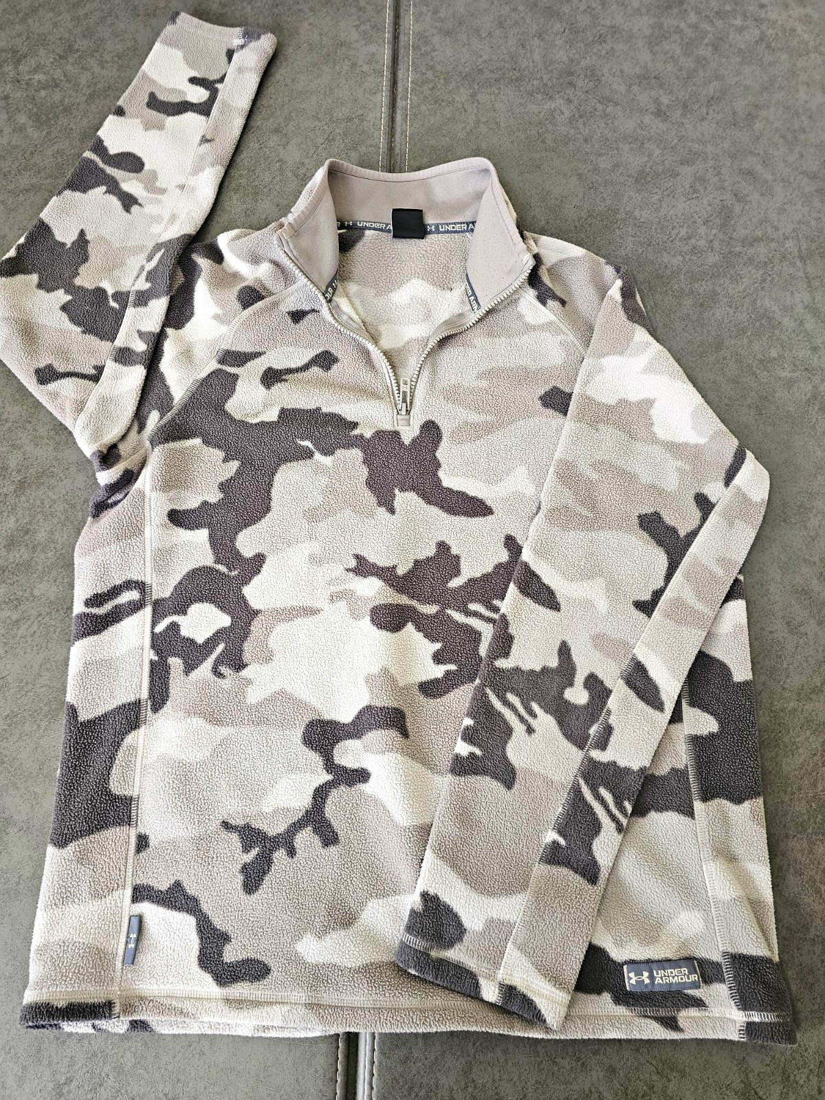 Under Armour Gray White Black Camo Fleece 1/4 Zip Mock Neck women’s Large