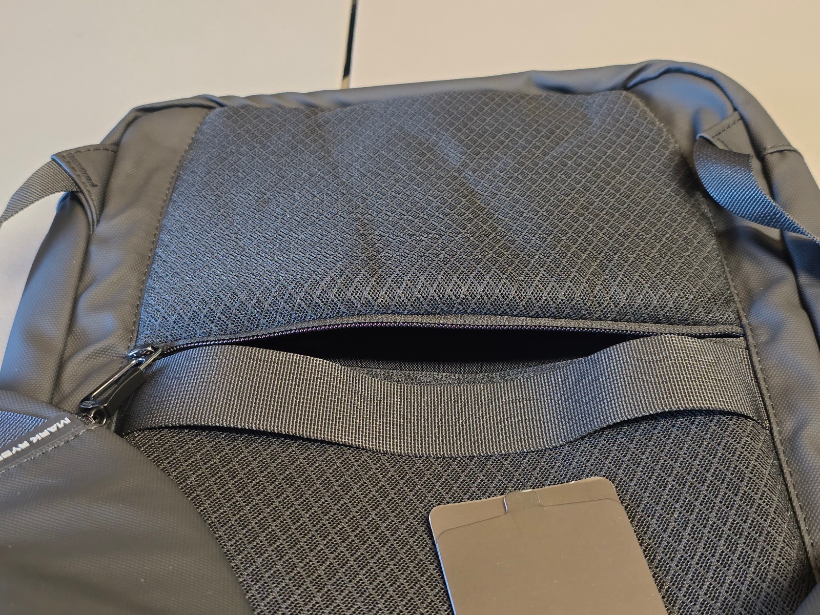Mark Ryden 17.3″ Men’s Hardshell Laptop Backpack Black New