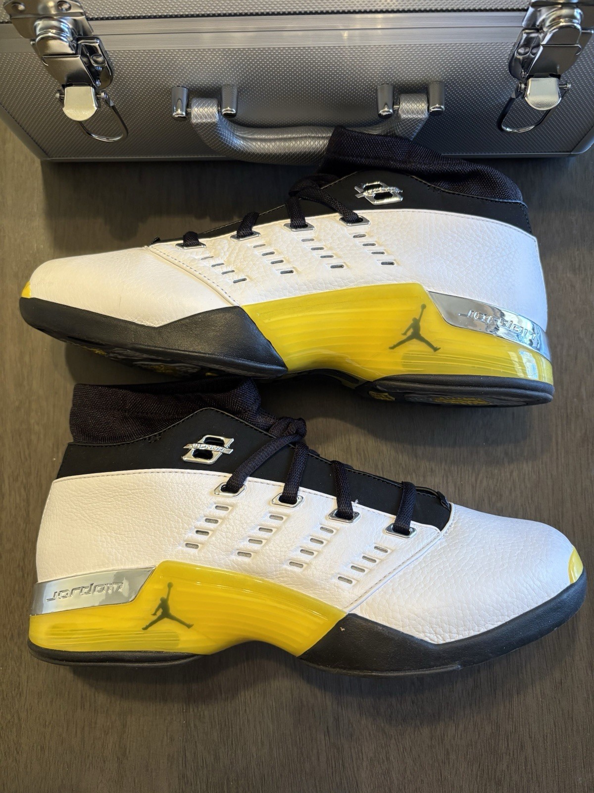Air Jordan 17 Retro “LIGHTNING” 2024 – Size 10.5