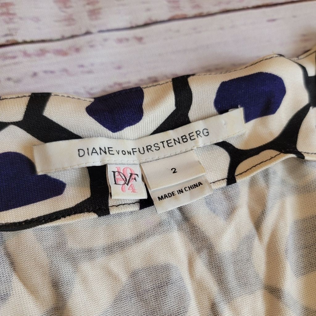 Diane Von Furstenburg Irregular Circle Print Blue White Silk Wrap Dress Womens 2