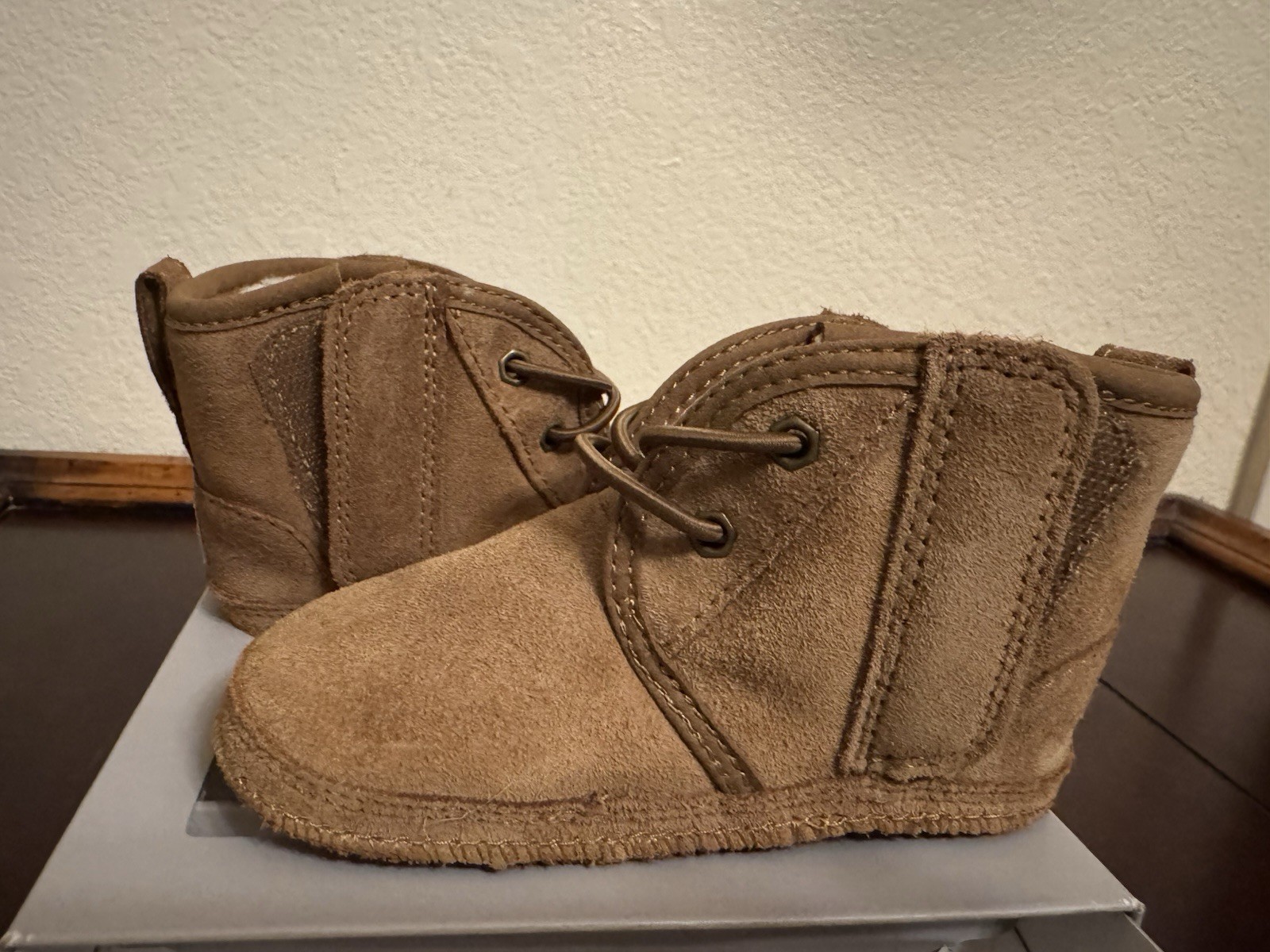 UGG Baby Neumel Boots Slipper Shoes Chestnut Size 04/05 12-18 Months NEW In Box