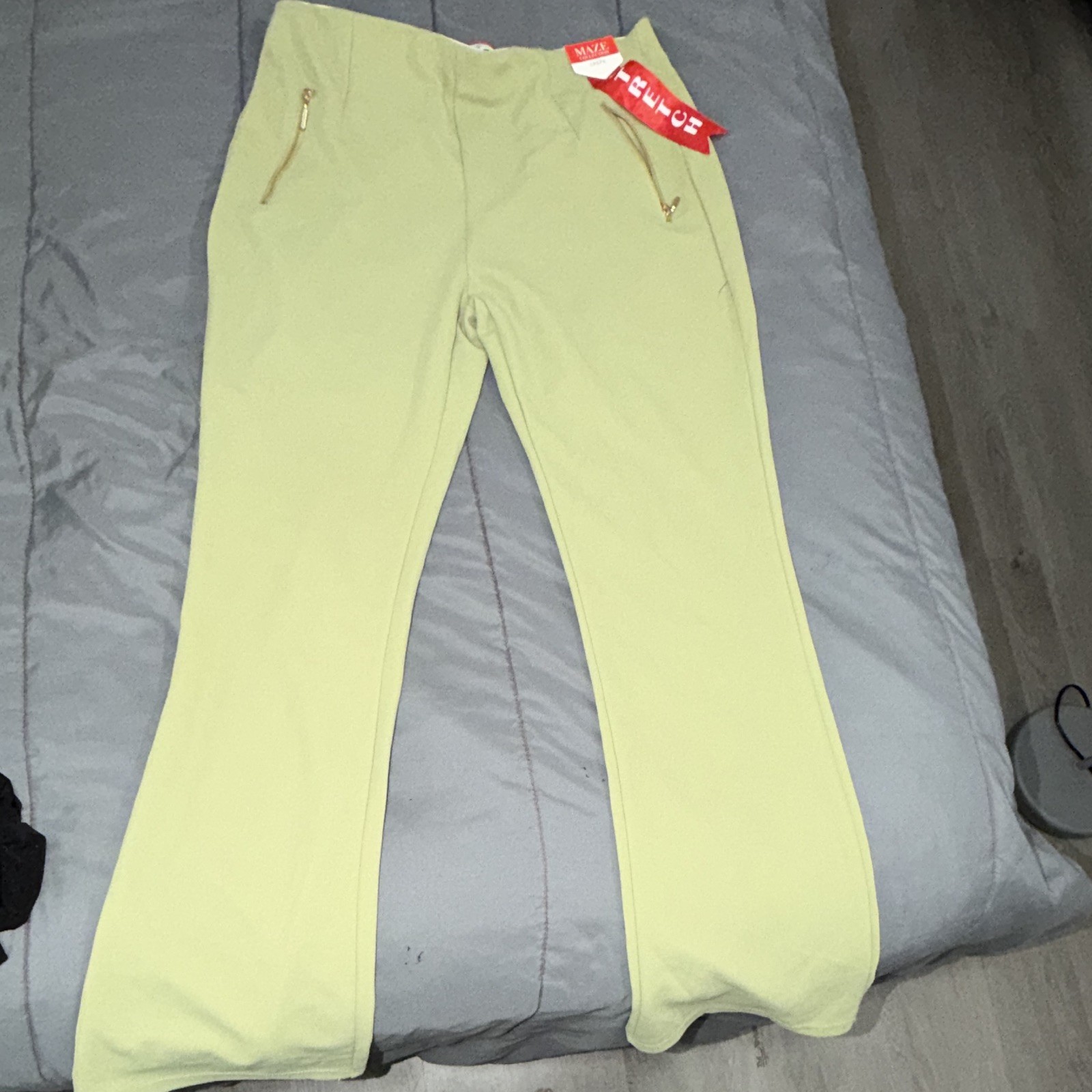 MAZE Collection Womens L Solid Crepe Pants Light Green + Black Top Mixed Lot