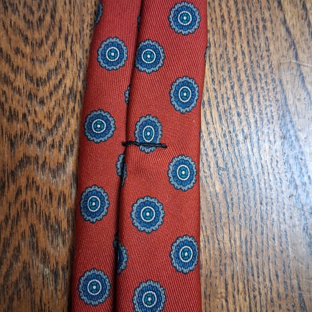 Robert Talbott Silk Tie Red Medallion Foulard Hand Sewn England USA 3.25 in Wide