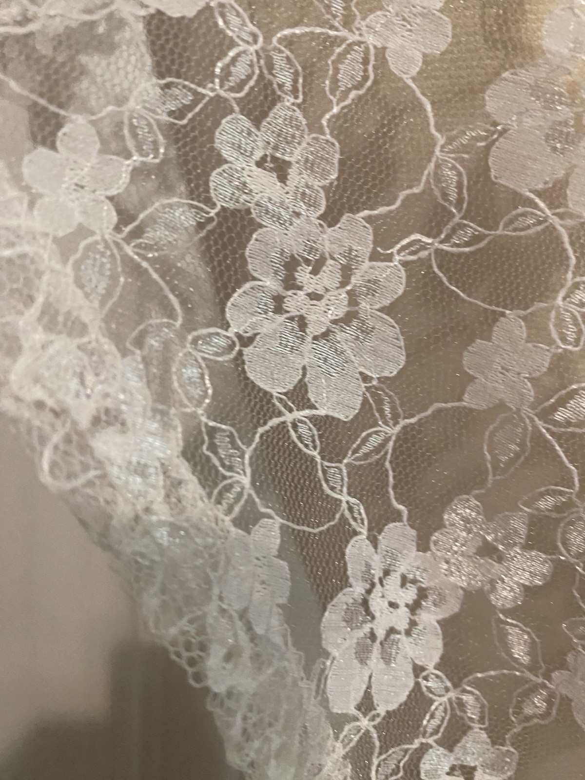 Vintage Ladies IVORY LACE MANTILLA Triangle Church Veil Head Cover 82cm x 110cm