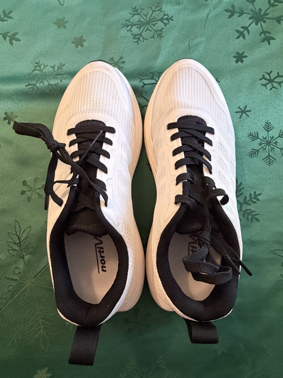 Women’s off White Super Comfy Nortiv8 Tennis Sz 8.5