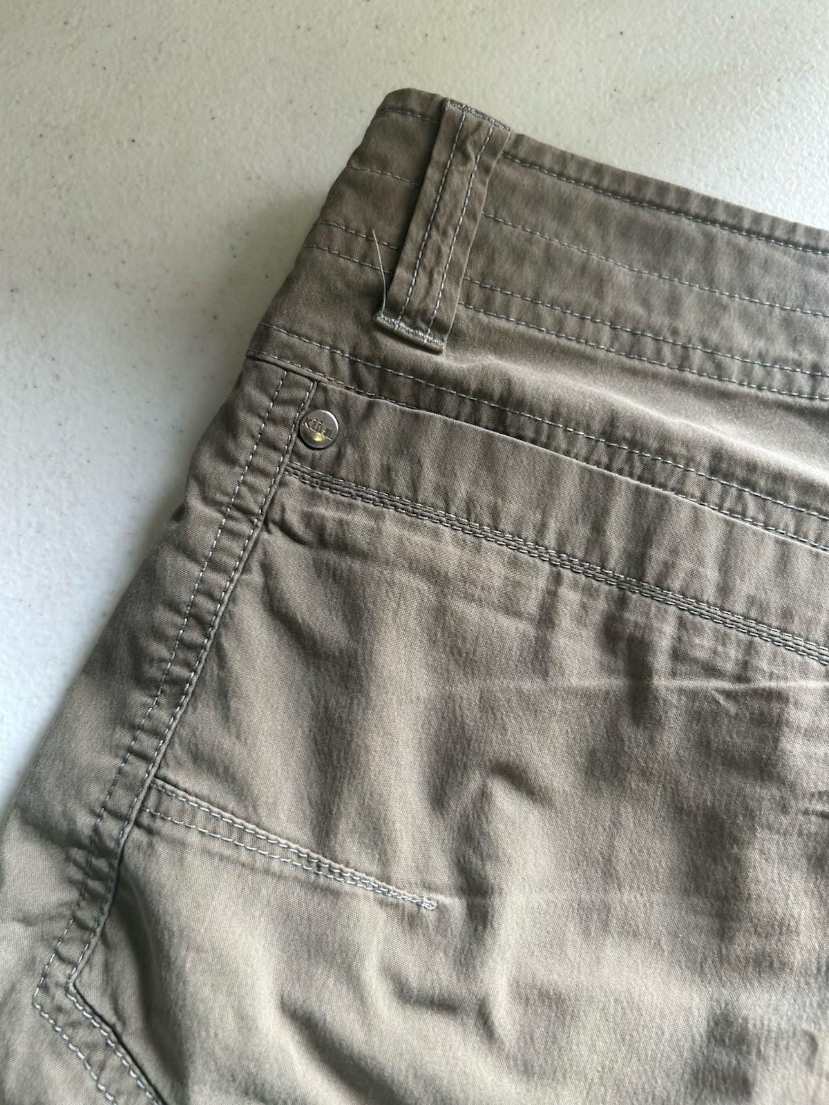KÜHL Men’s Beige Cotton Nylon Canvas Cargo Shorts Flat Front Zip Pockets Logo