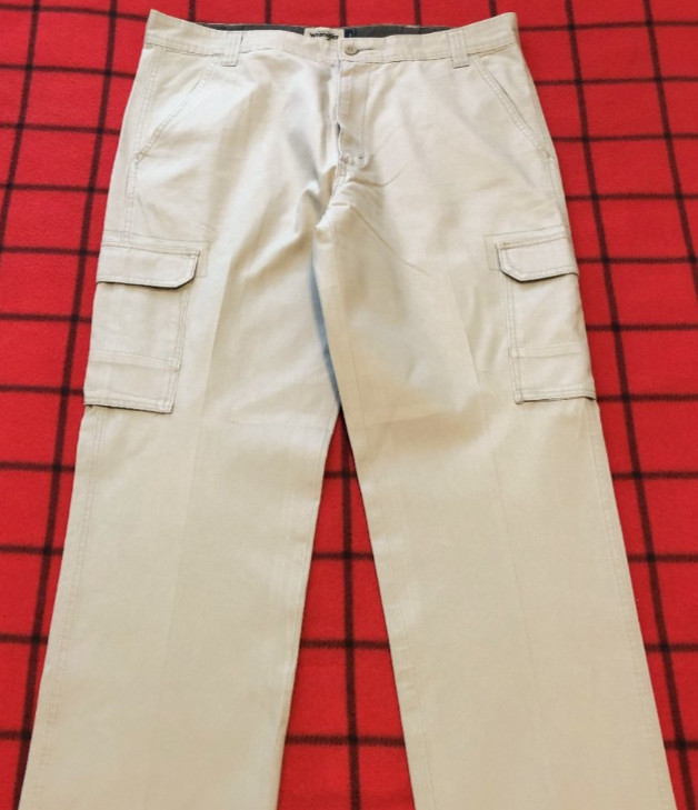 Genuine Wrangler Cargo Men’s Sz 38×32 Quality Khakis Pants High Rise Flat Front