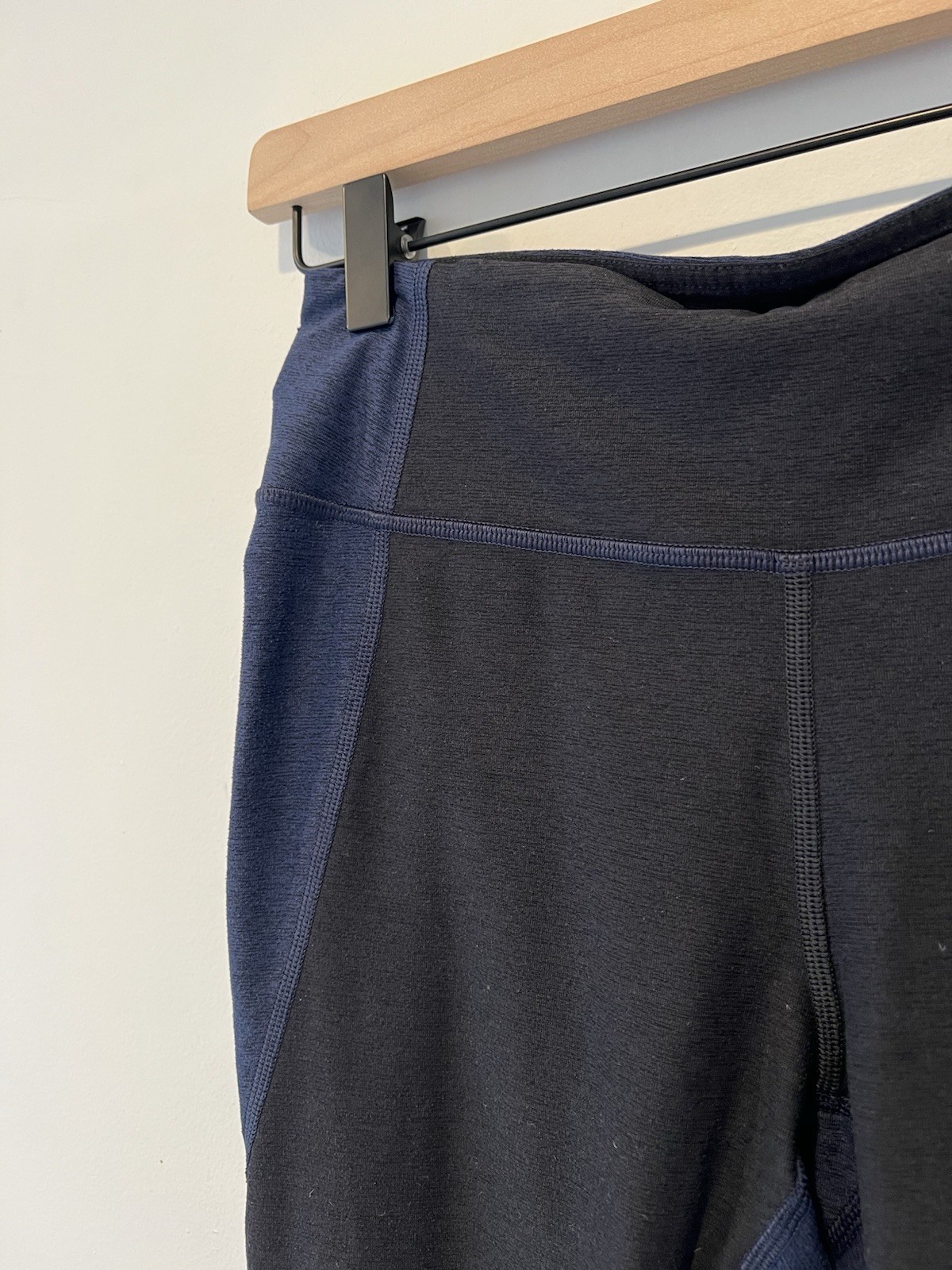 Outdoor Voices two tone color block warmup leggings crop small navy blue black
