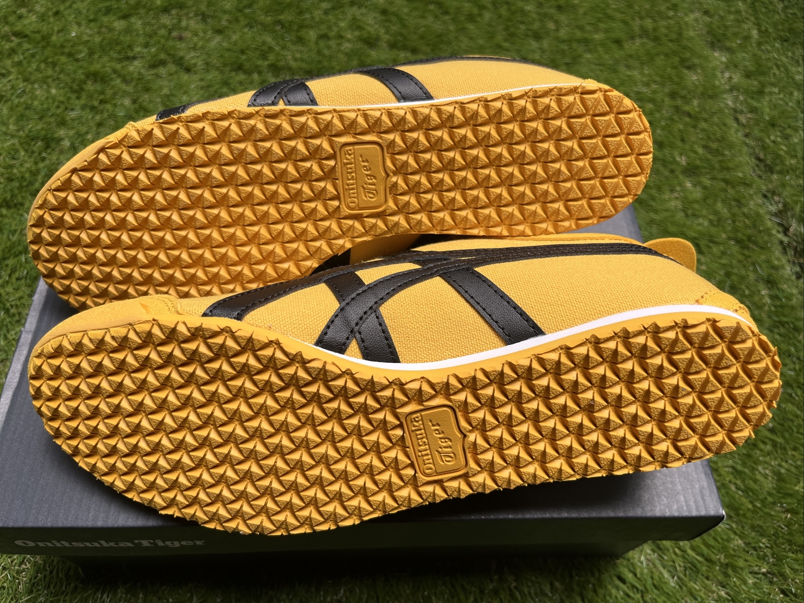 Onitsuka Tiger MEXICO 66 SLIP-ON 1183A746 751 Yellow/Black Unisex Shoes