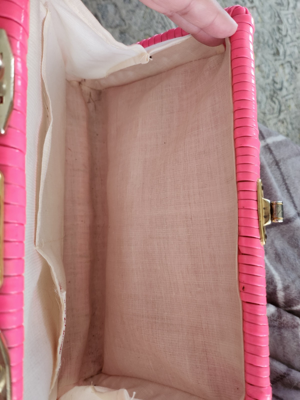Vintage Women’s Pink Woven Wicker-Style Top Handle Bag Turn Lock Gold Hardware