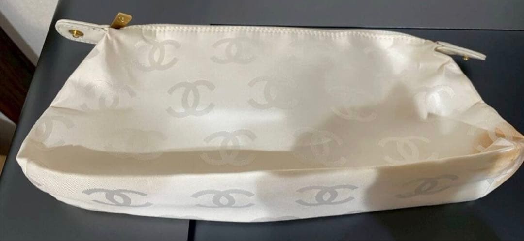 CHANEL Wild Stitch White Leather Gold CC Logo Zip Handbag W11.8in H7.9in D4.7in